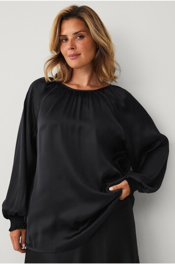 Ellos Plus collection Bluse i sateng Svart