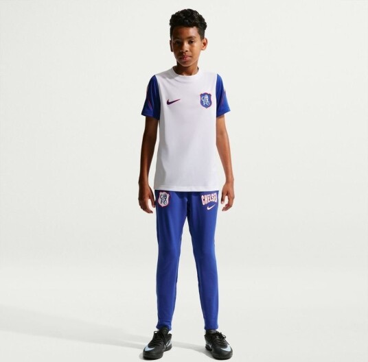 Chelsea Trenings T Skjorte Dri FIT Strike 3.   Hvit/Rush Blå Barn   Nike størrelse XL: 158 170 cm