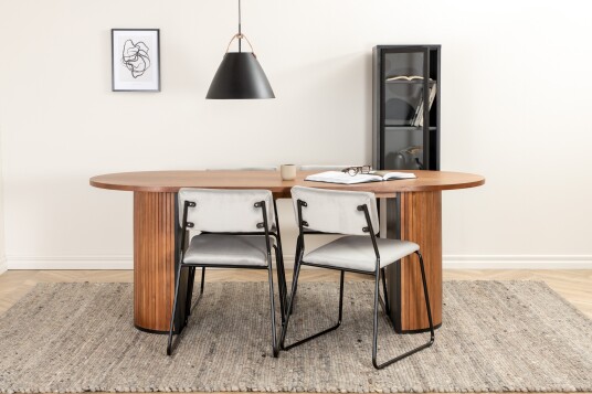 Venture Home Spisegruppe Cinaba 200 cm Oval inkl. 4 Kenten Fløyelsstoler Valnøttsbrun/Lysegrå