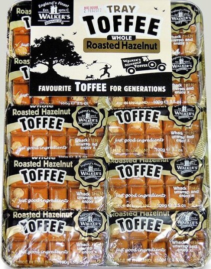 10 stk av 100g Walkers Roasted Hazelnut Toffee i metallbrett