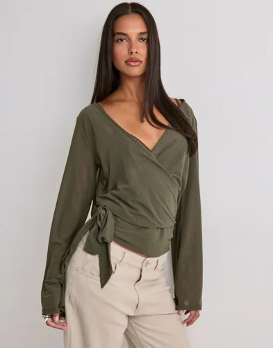 Nelly   Grønn   Open Back Wrap Top