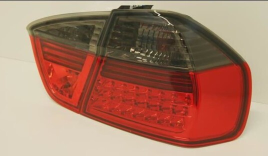 Camco Baklyktesett 
rød/svart klarglass LED 7 7136 SR