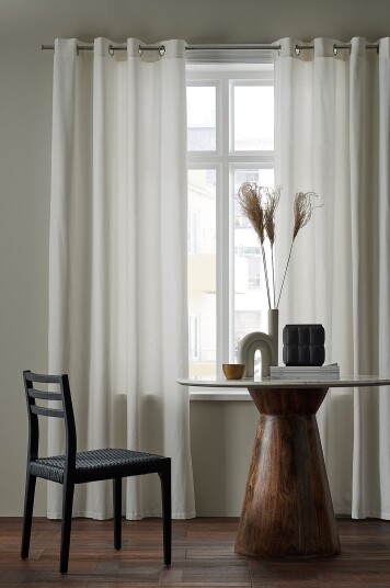&Home 2 pk gardinlengder med maljer i halvpanama Hvit