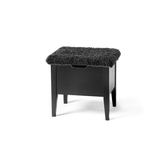 Torkelson KLINTE bänk 45 cm svartlack med fårpäls Svartlack/fårpäls 47 x 46 cm Svart Torkelson KLINTE bänk 45 cm svartlack med fårpäls Svartlack/fårpäls 47 x 46 cm Svart