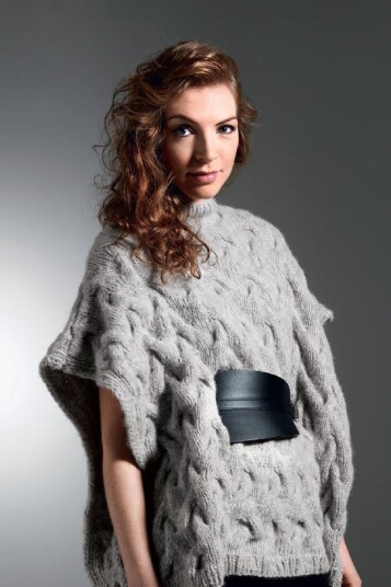 Du Store Alpakka 31 04 Poncho med fletter