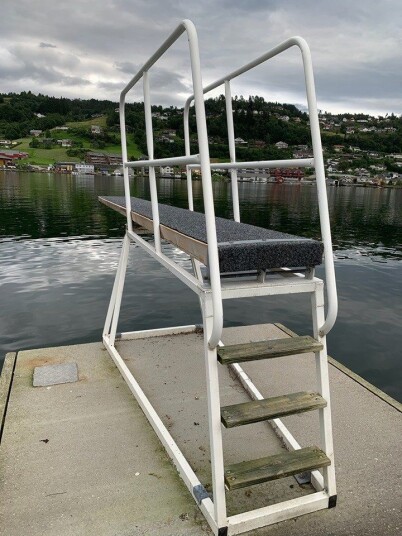 Stupetårn med sviktbrett 4,5m Stupetårn med sviktbrett 4,5m