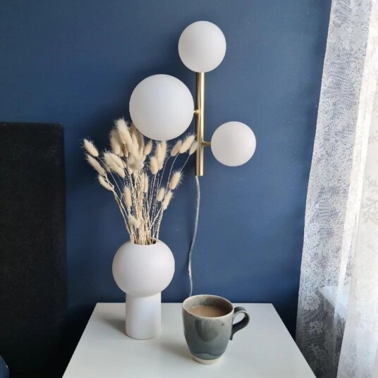 Aneta Lighting Molekyl vegglampe - Messing/Opal 1577229-01-0 1592849-02-0