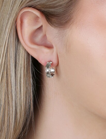 SNÖ of Sweden Flora Daisy Small Oval Ear Plain S Onesize Silver ONE SIZE SNÖ of Sweden Flora Daisy Small Oval Ear Plain S Onesize Silver ONE SIZE