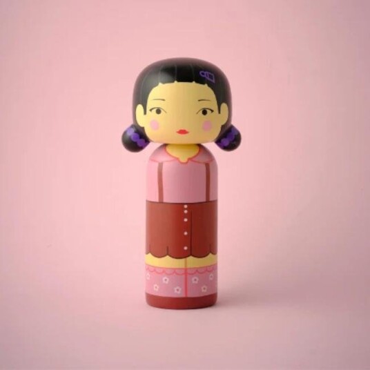 Lucie Kaas Kokeshi Squid-game Young-Hee-JumpRope H14,5 Sesong3 Lucie Kaas Kokeshi Squid-game Young-Hee-JumpRope H14,5 Sesong3