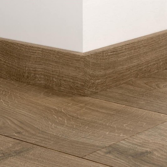 Pergo Fargetilpasset Sokkellist Browned Oak
