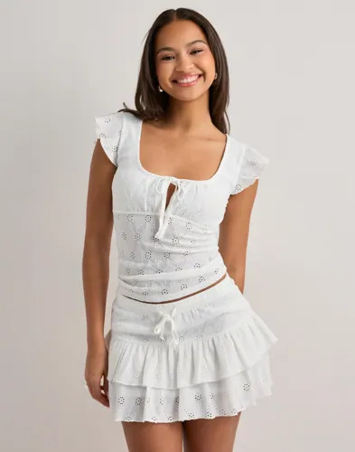 Nelly Hvit Broderie Anglais Mini Skirt