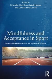 Mindfulness And Acceptance In Sport Av Kristoffer Henriksen, Jakob Hansen, Carsten Hvid Larsen