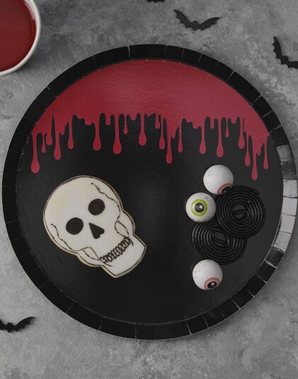 8 stk Blodige Svarte Papptallerkener 25 cm Fright Night 8 stk Blodige Svarte Papptallerkener 25 cm Fright Night