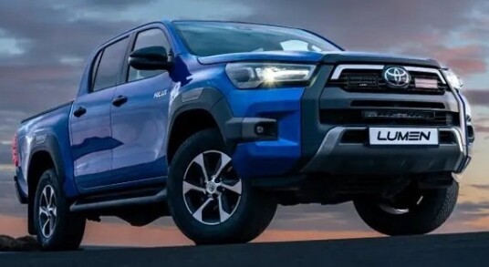 Lumen grillkit Toyota Hilux SR+ Invincible X CS20. 22984 lumen. Diskret og pen montering.