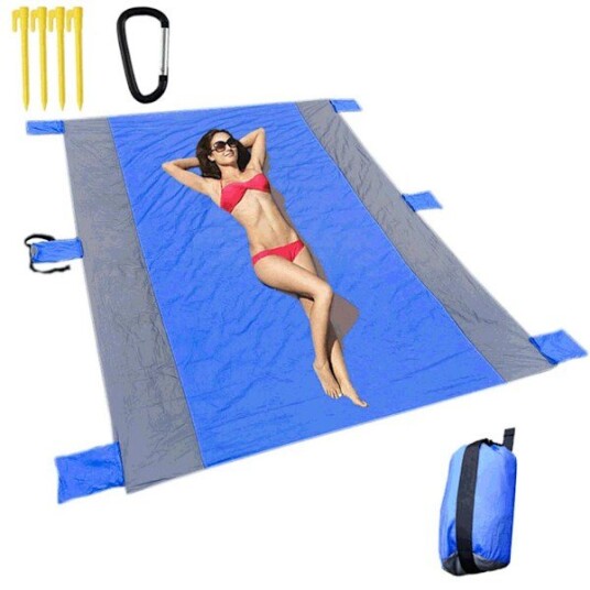 Stort strandteppe 86,7 tommer * 70,9 tommer Utendørs sandsikkert piknikteppe Nylon strandmatte med 4 plugger for reise camping og fotturer