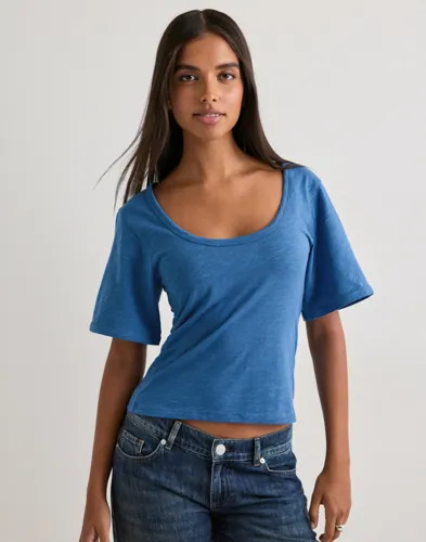 Nelly Blå Batwing Sleeve Tee
