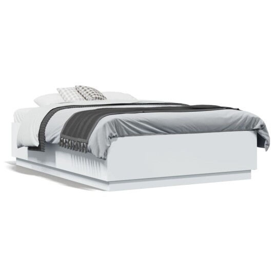 Sengeramme med LED-lys hvit 135x190 cm konstruert tre 8721012273818 Sengeramme med LED-lys hvit 135x190 cm konstruert tre 8721012273818