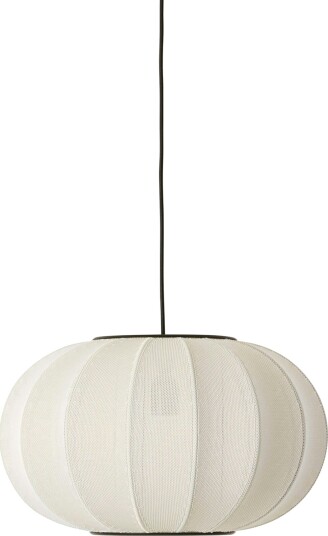 Made By Hand Knit-Wit Oval Taklampe Perlehvit Ø45 Made By Hand Knit-Wit Oval Taklampe Perlehvit Ø45