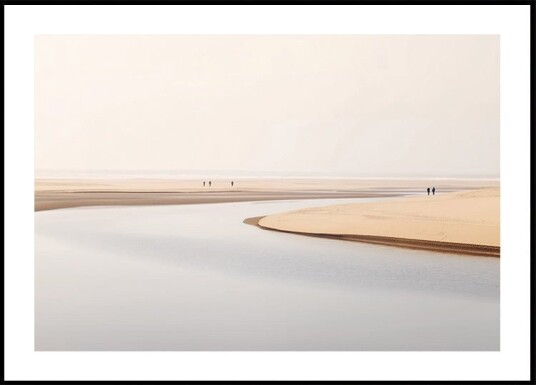Minimalist Beach with Lone Walker Plakat Plakat / 50x70cm