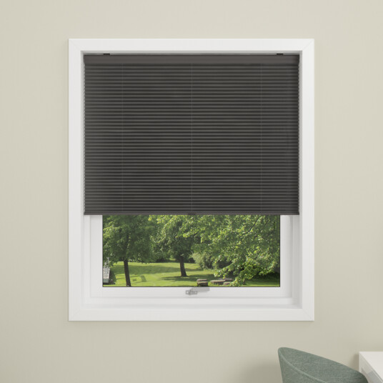 DEBEL PLISSÉGARDIN TOUCH LYSDEMPENDE GRÅ 130X160