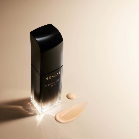 Sensai Glowing Base A Foundation 30 ml - Naturlig Glød Sensai Glowing Base A Foundation 30 ml - Naturlig Glød