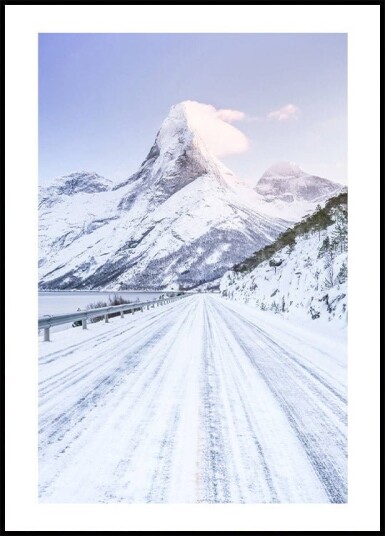 Sunrise at Stetind Mountain Plakat Plakat / 50x70cm Sunrise at Stetind Mountain Plakat Plakat / 50x70cm