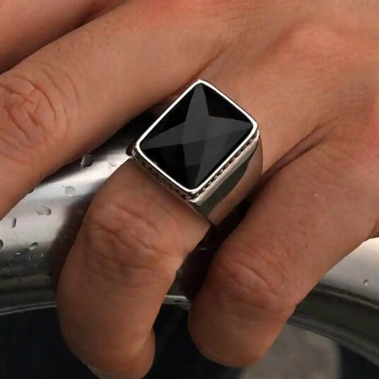 Black Titan Square Ring Herrering i Rustfritt Stål Black Titan Square Ring Herrering i Rustfritt Stål