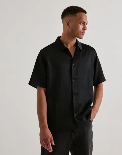 Les Deux Hector Plissé Ss Shirt Kortermede skjorter Svart
