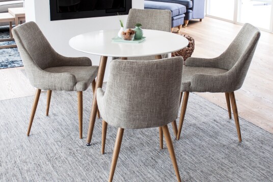Polar Spisegruppe 90 cm Rund med 4 Plaza stoler Grå