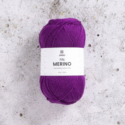 Svarta Fåret Fine Merino Garn 318 Purple Grape Svarta Fåret Fine Merino Garn 318 Purple Grape