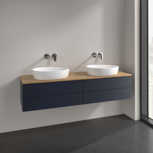 Villeroy & Boch Antao Servantskap med 4 skuffer 160x50x36 cm m/lys Blå Matt/Eik Villeroy & Boch Antao Servantskap med 4 skuffer 160x50x36 cm m/lys Blå Matt/Eik
