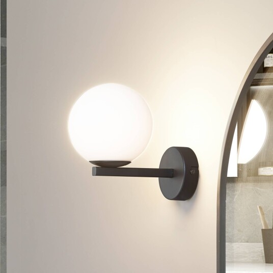 Lucande vegglampe Bidolo svart glass Ø 12 cm IP44