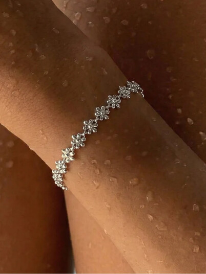 Who Is She Flower Bracelet Silver Sølv ONE SIZE Who Is She Flower Bracelet Silver Sølv ONE SIZE