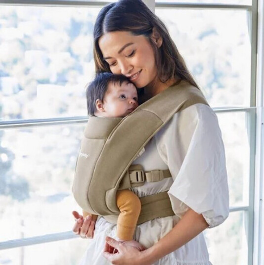 Ergobaby Bæresele Embrace Soft Olive Ergobaby Bæresele Embrace Soft Olive