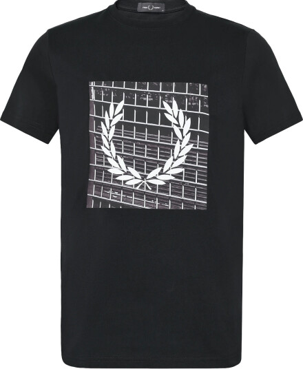 Fred Perry Laurel Wreath Graphic Tshirt Black XS Fred Perry Laurel Wreath Graphic Tshirt Black XS