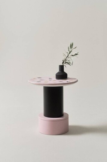 Jotex FRESNO sidebord, diameter 50 cm Svart/rosa 1709065-01-0 1709021-02-0 Jotex FRESNO sidebord, diameter 50 cm Svart/rosa 1709065-01-0 1709021-02-0