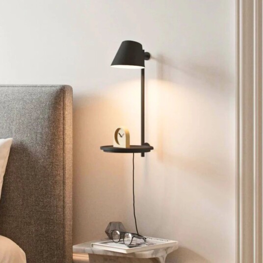 DFTP Stay vegglampe med USB 21W LED - Svart DFTP Stay vegglampe med USB 21W LED - Svart