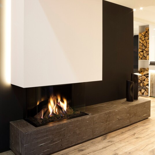 M-Design True Vision 850DC svart gasspeis - panorama med glass på tre sider