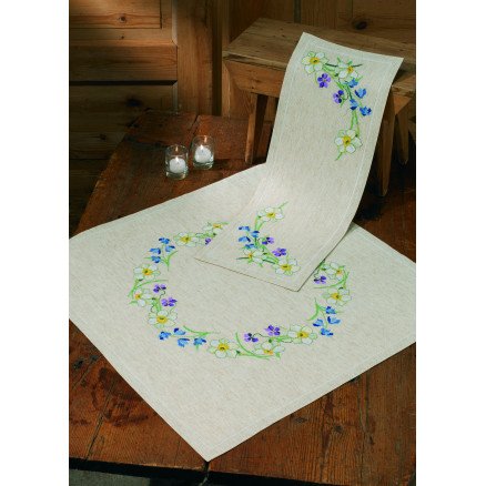 Permin Broderisett løper Vårblomster 67x67cm