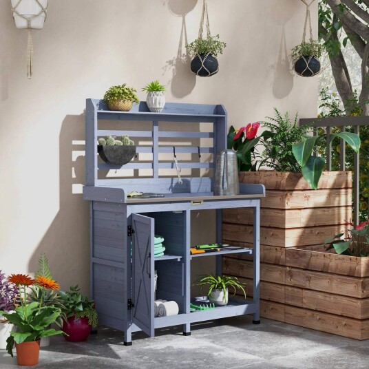 Plantebord av tre Hagebord med skap og benkeplate 112x47x146 cm Grå 2 hyller og 4 kroker for hageelskere Plantebord av tre Hagebord med skap og benkeplate 112x47x146 cm Grå 2 hyller og 4 kroker for hageelskere