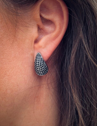 Bud to rose Drop Crystal Stud Earring Black/Gold   Silver   ONE SIZE