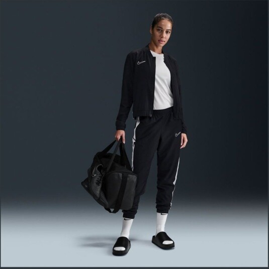 Nike Tracksuit Dri fit Academy 25 Svart/hvit Kvinner størrelse Medium