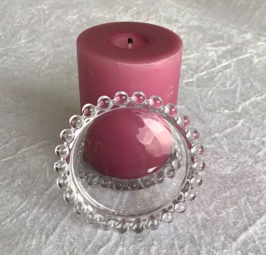 Kubbelys fat i glass med dekorkant