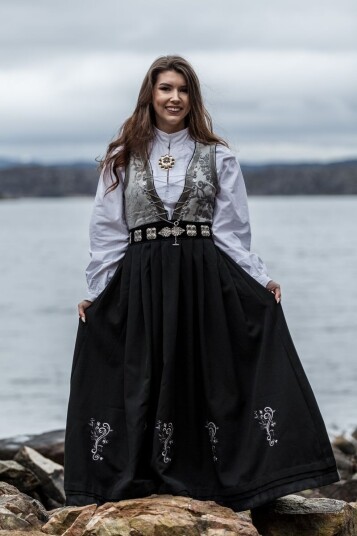 Sølje Ryperanden festdrakt i sølvgrå (40 (Large))
