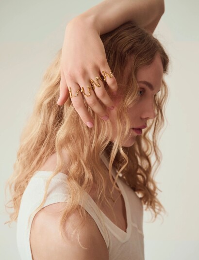 Maanesten N Alphabet Ring   Gold   55