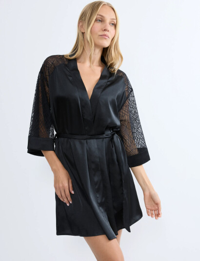 Triumph A Weekend To Remember Robe Black 40 Triumph A Weekend To Remember Robe Black 40