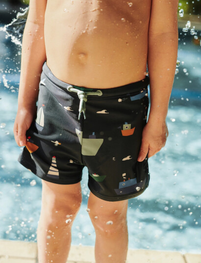Liewood Otto Printed Swim Pants Navy 128 Liewood Otto Printed Swim Pants Navy 128