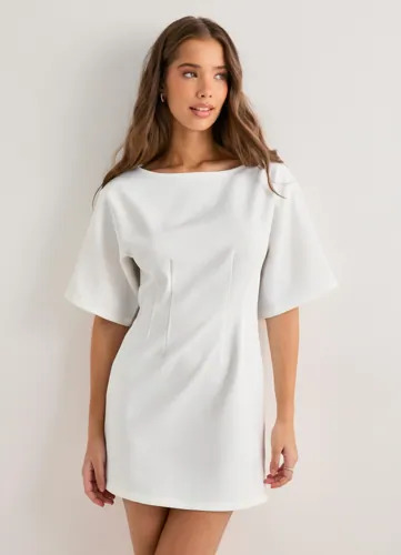 Nelly Hvit Shaped Short Sleeve Dress
