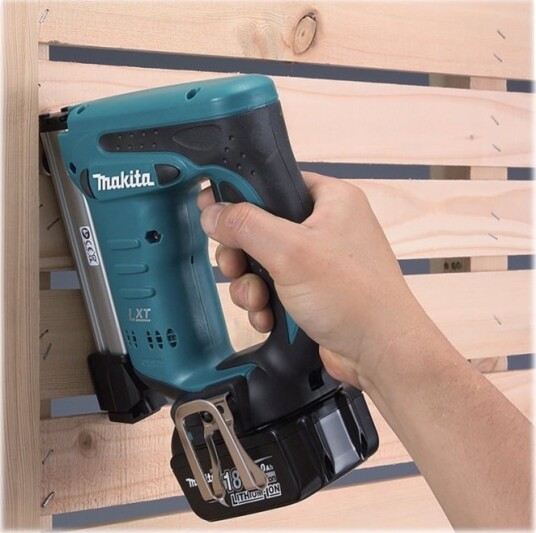 Makita Stiftemaskin DST221RTJ 18V