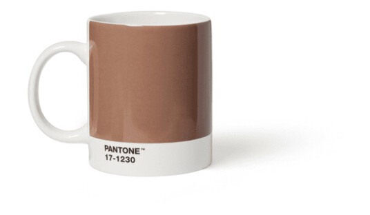 PANTONE Kopp med hank 375ml Mocha Mousse COY 2025 PANTONE Kopp med hank 375ml Mocha Mousse COY 2025